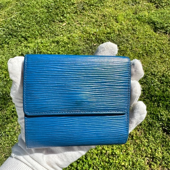 Preloved Louis Vuitton Blue Epi Compact Wallet - Picture 3 of 10